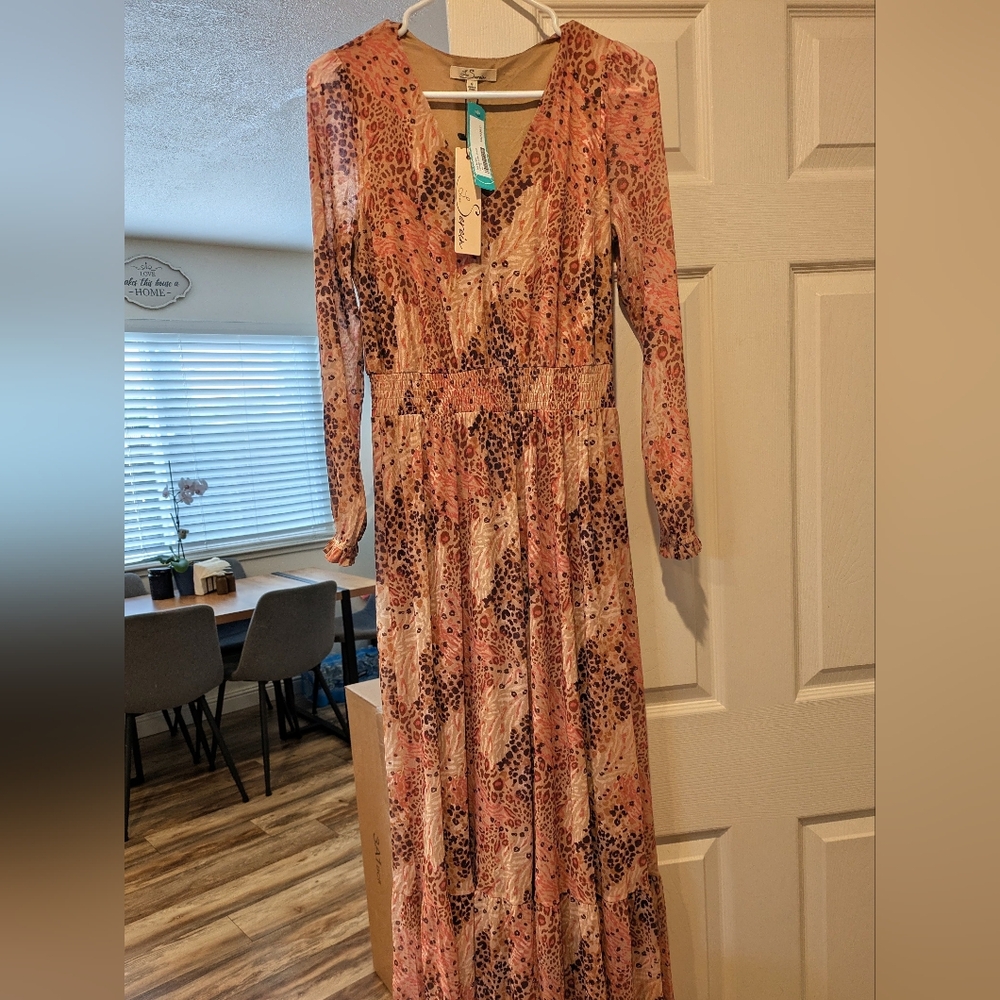 Elegant Floral Maxi Dress in Pink by [Brand]